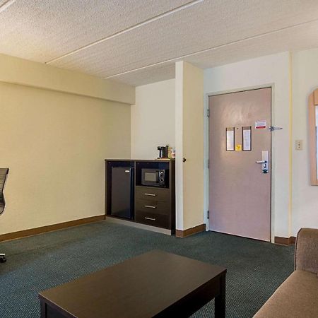 Quality Suites Atlanta Airport East Forest Park Exterior foto