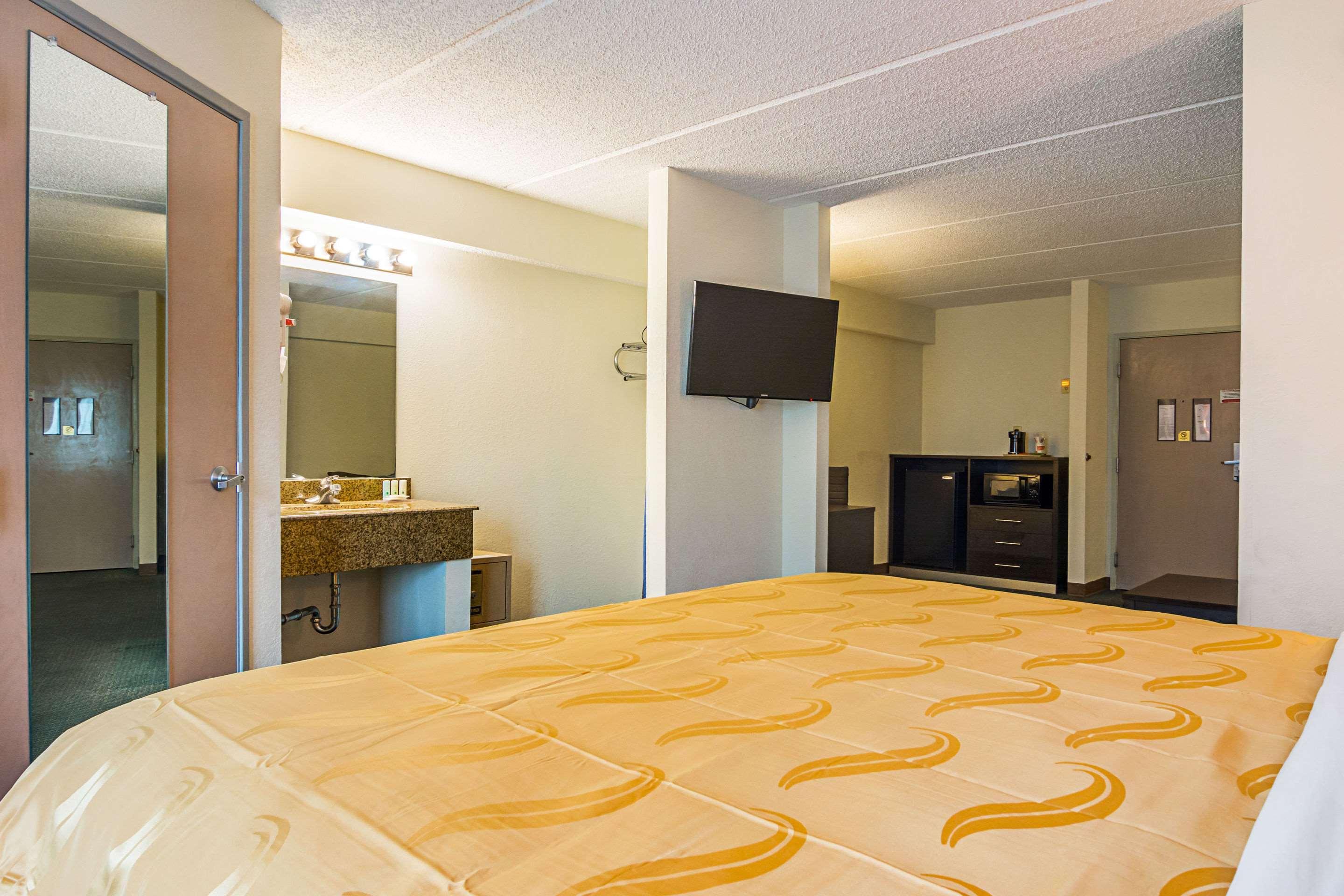 Quality Suites Atlanta Airport East Forest Park Exterior foto