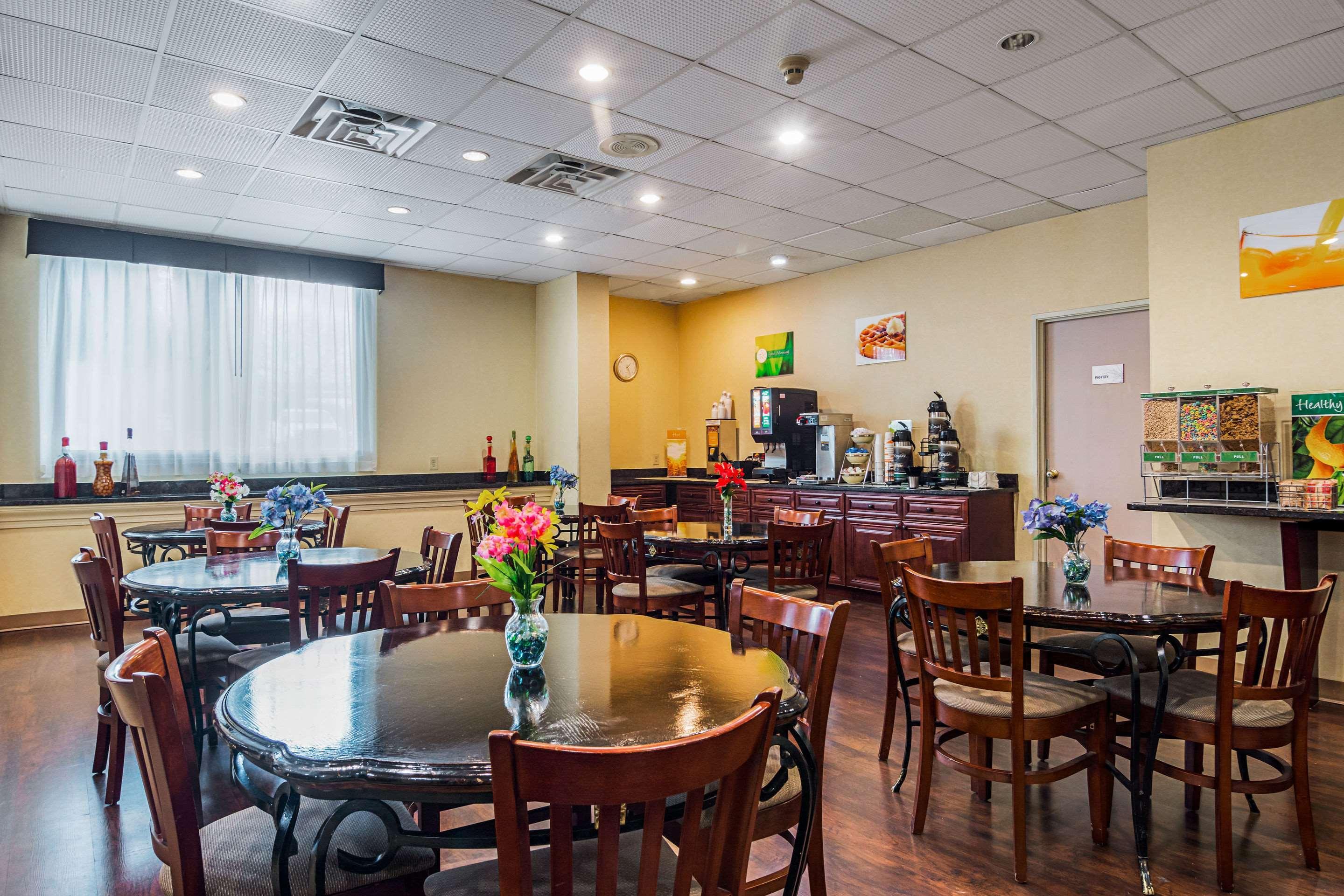 Quality Suites Atlanta Airport East Forest Park Exterior foto