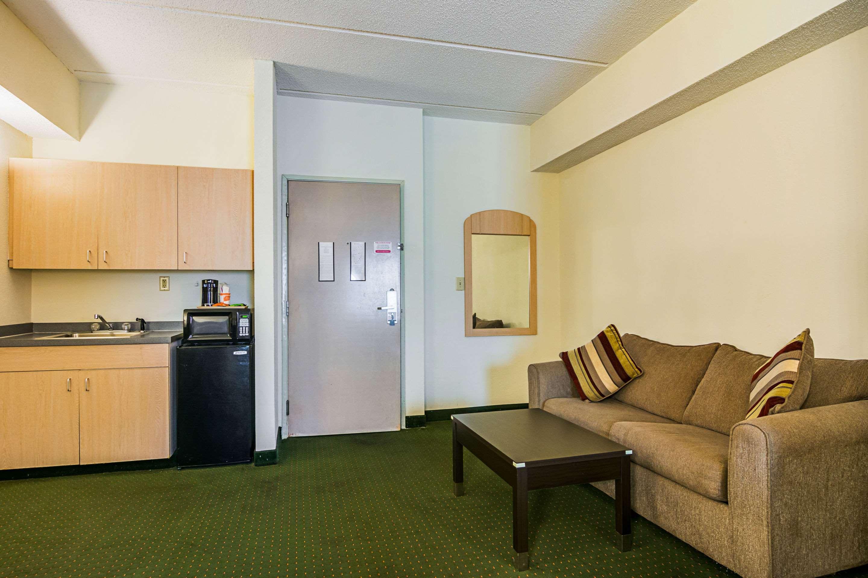 Quality Suites Atlanta Airport East Forest Park Exterior foto