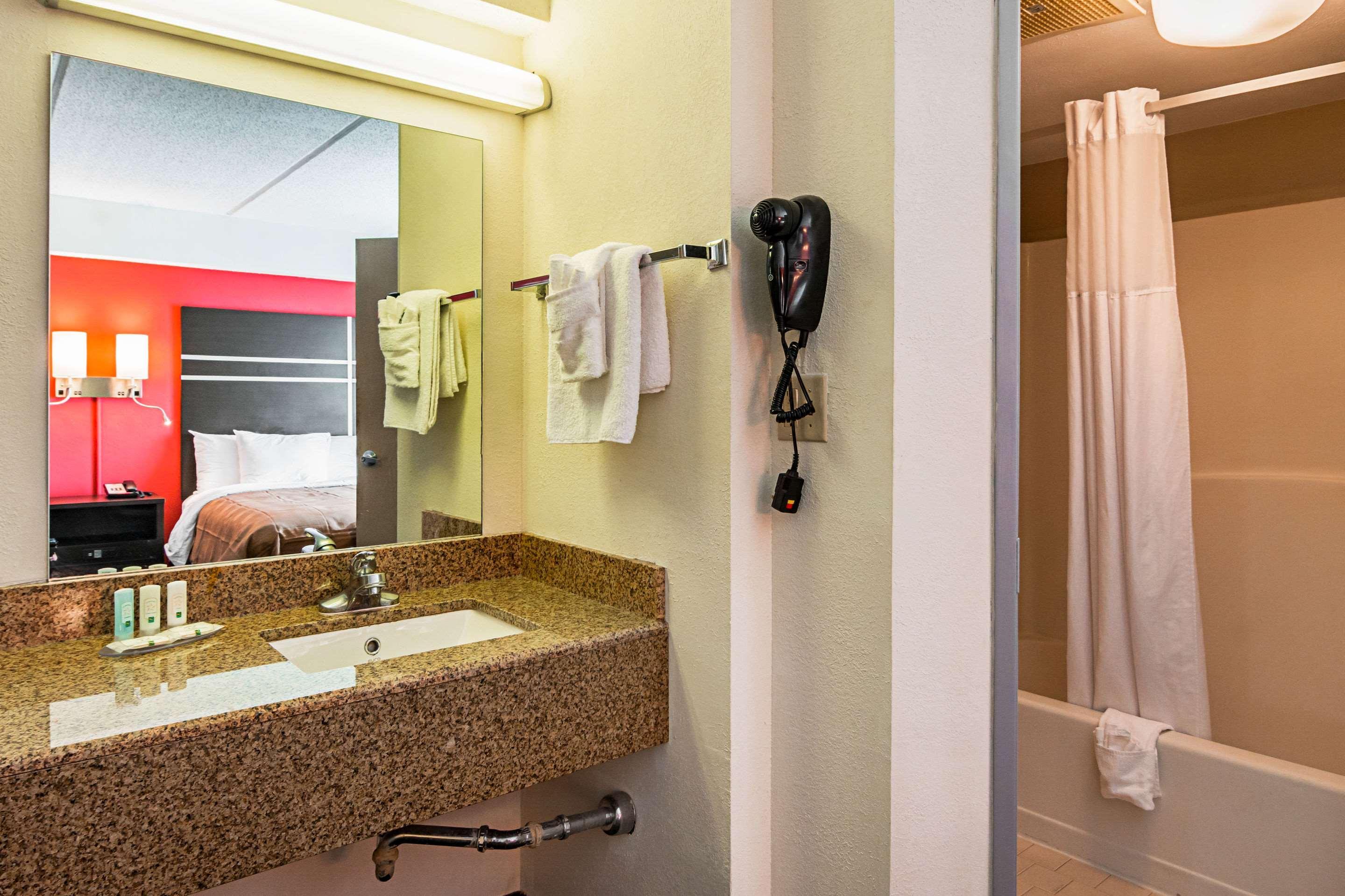 Quality Suites Atlanta Airport East Forest Park Exterior foto