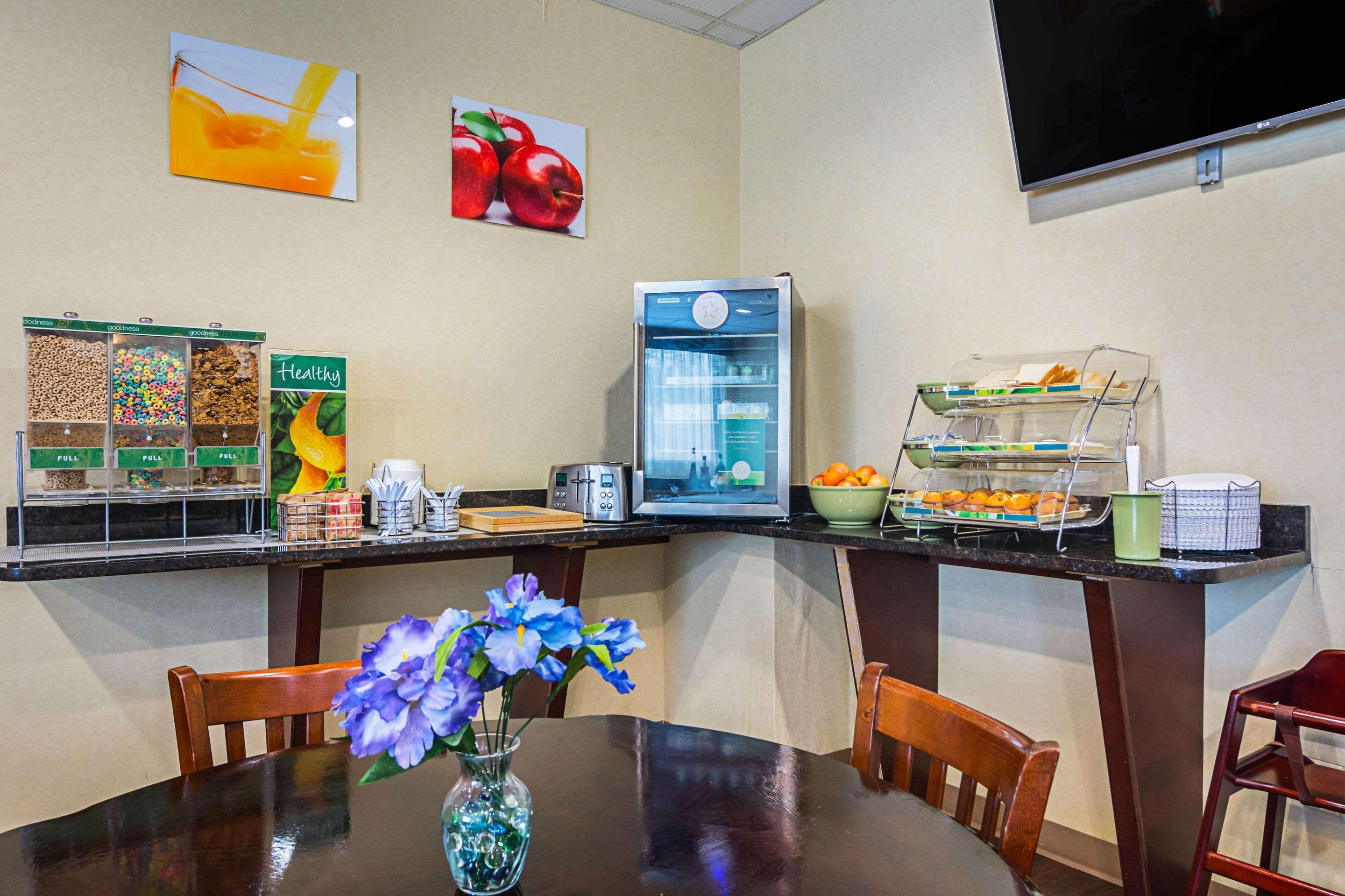 Quality Suites Atlanta Airport East Forest Park Exterior foto
