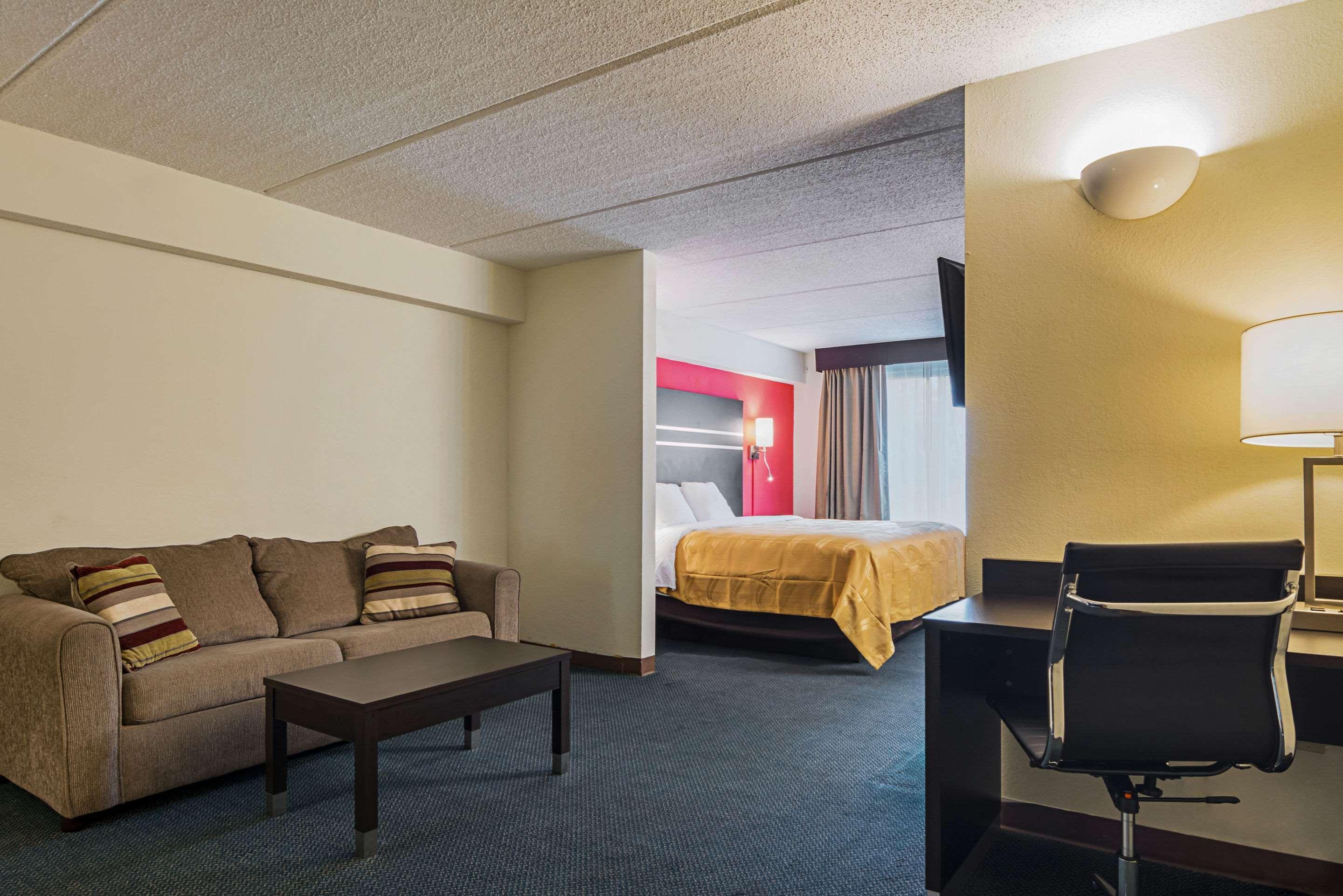 Quality Suites Atlanta Airport East Forest Park Exterior foto